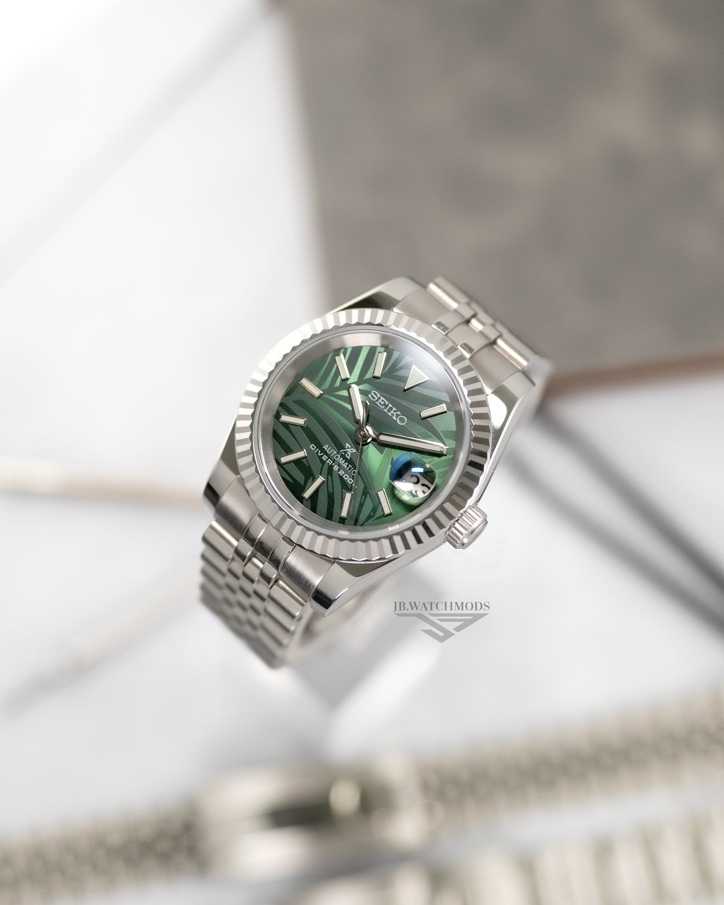 JB.WATCHMODS Custom Seiko Mod Green Palm Datejust style